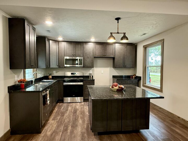 Property Photo: 312 E Grant Street MO 65631