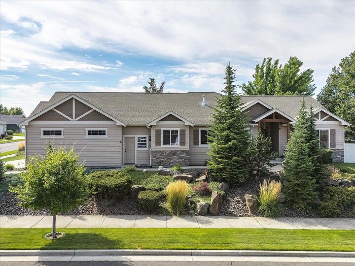 Property Photo:  2609 W Hawthorne Rd  WA 99208 