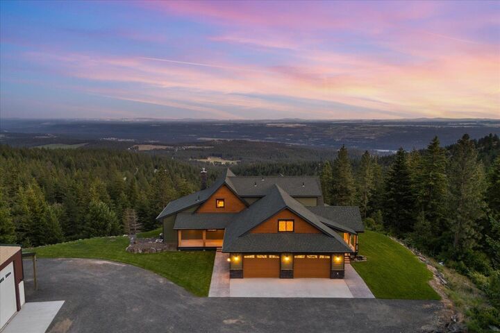 Property Photo:  6650 Blue Ridge Way  WA 99006 