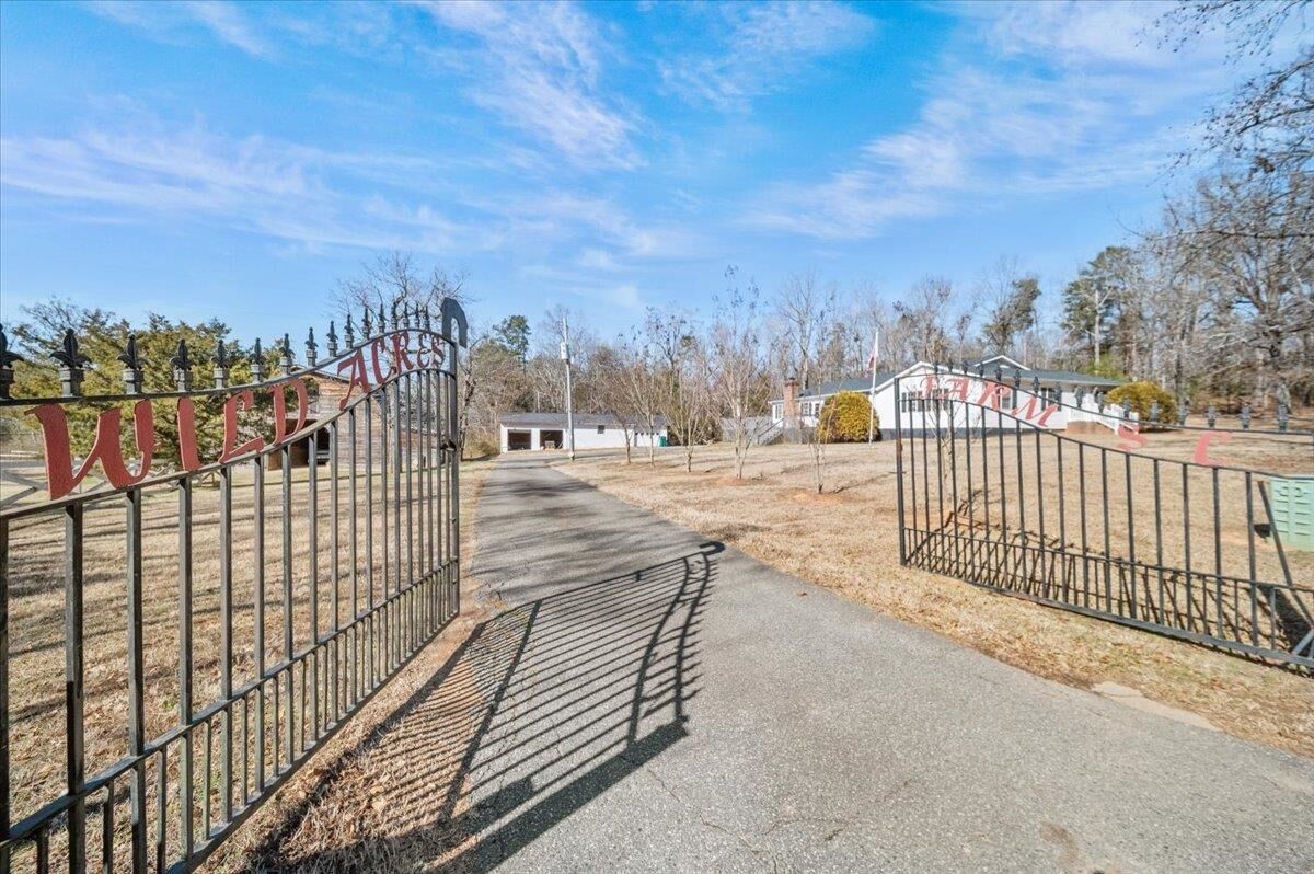 Property Photo: 171 Kuhn Rd SC 29369