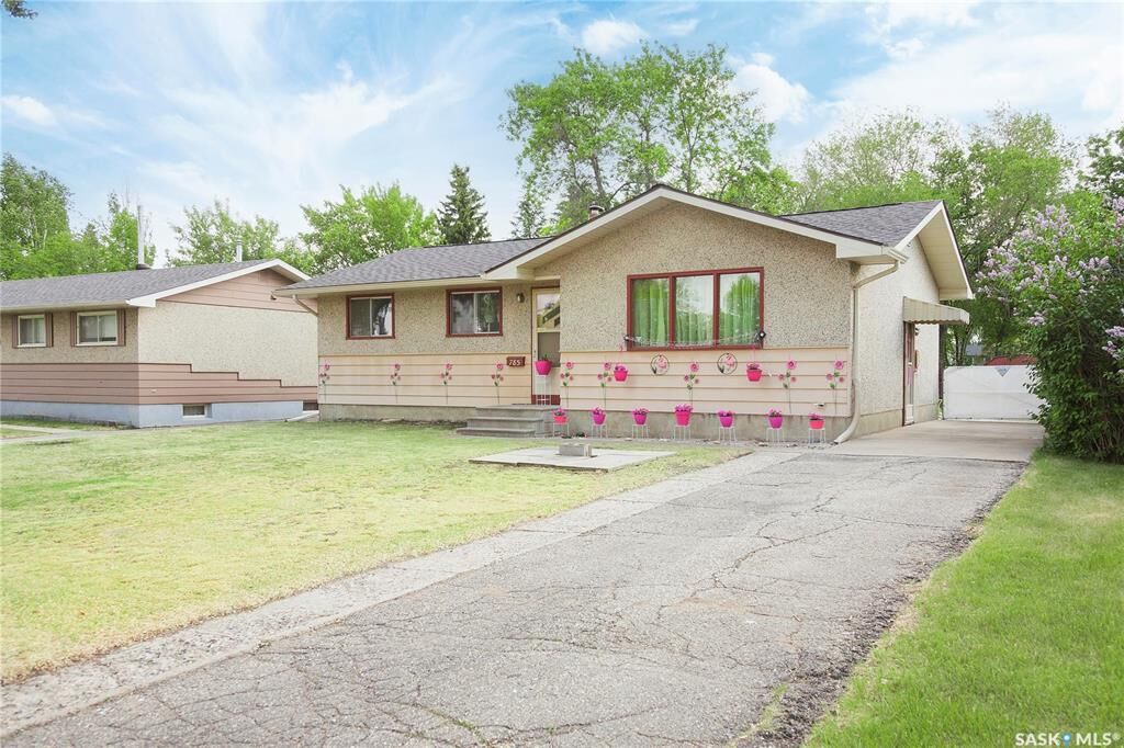 Property Photo:  785 Branion Drive  SK S6V 2S4 