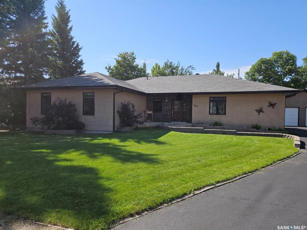 Property Photo:  209 Park Street  SK S0K 2P0 
