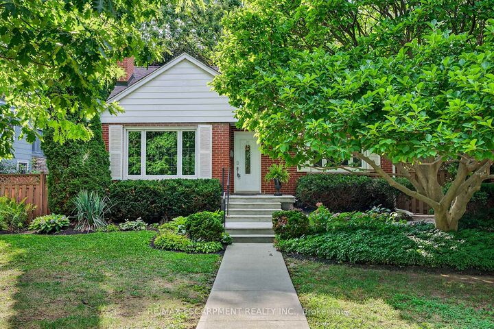 Property Photo:  16 Parkview Row  ON L9H 2R9 