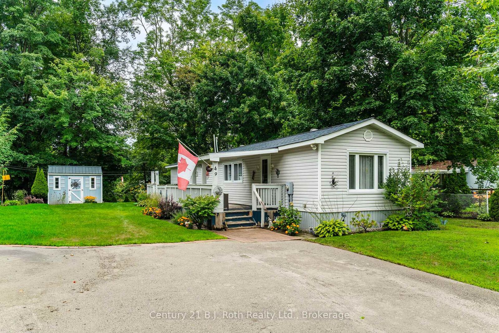 Property Photo:  5263 Elliott Side Road 49  ON L4R 4K3 