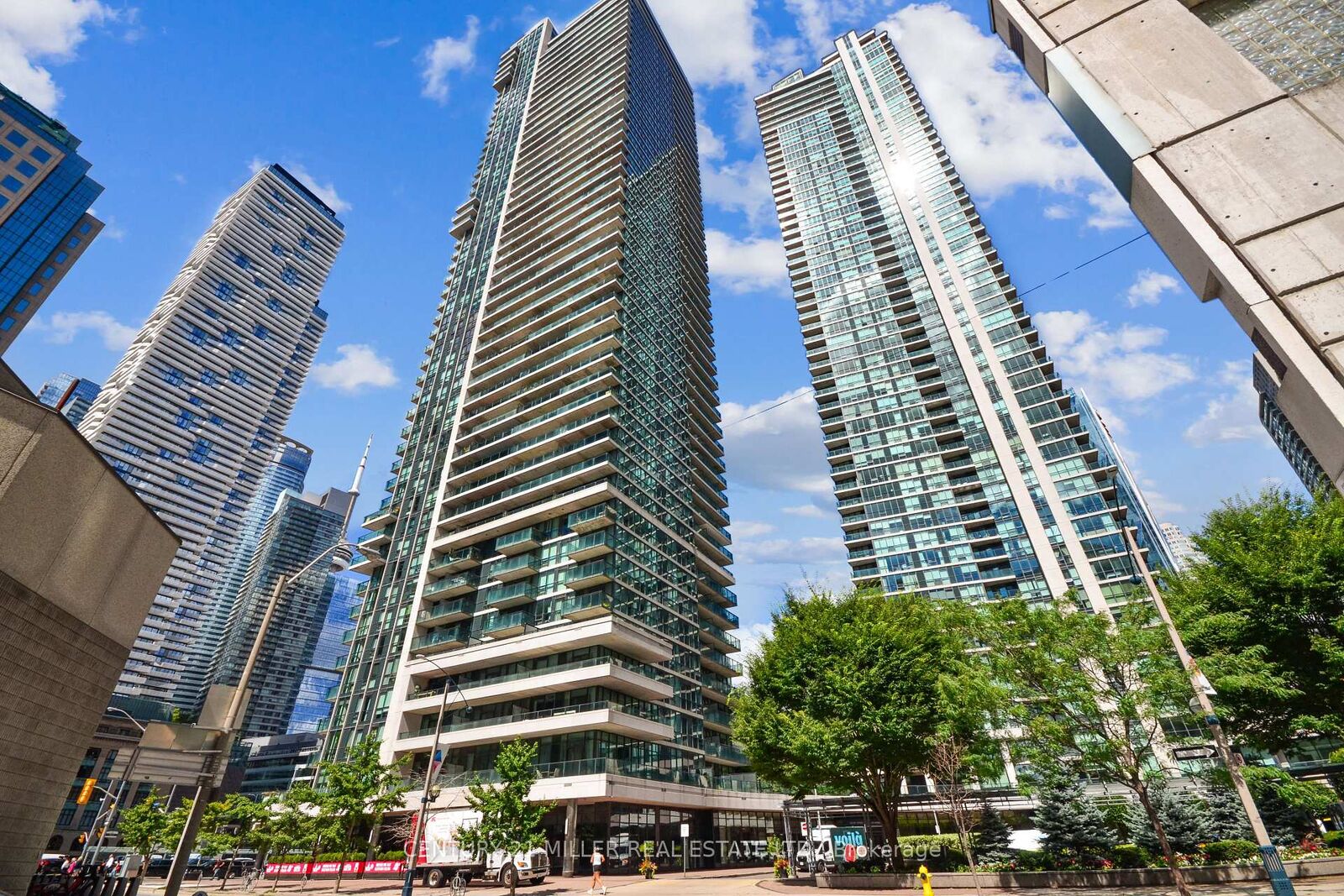 Property Photo: 33 Bay Street 4203 ON M5J 2Z3