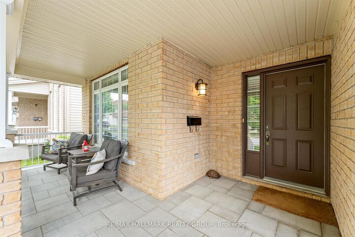 Property Photo: 182 Felicity Crescent ON K1W 0C2