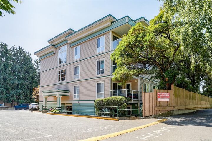 Property Photo:  649 Bay St 308  BC V8T 5H8 
