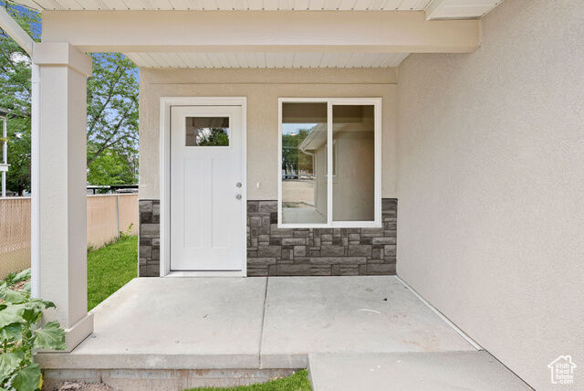 Property Photo: 1615 N Angel St UT 84041