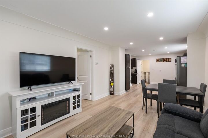 Photo de la propriété: 2374 Alexis Road ON N8W 3Z3