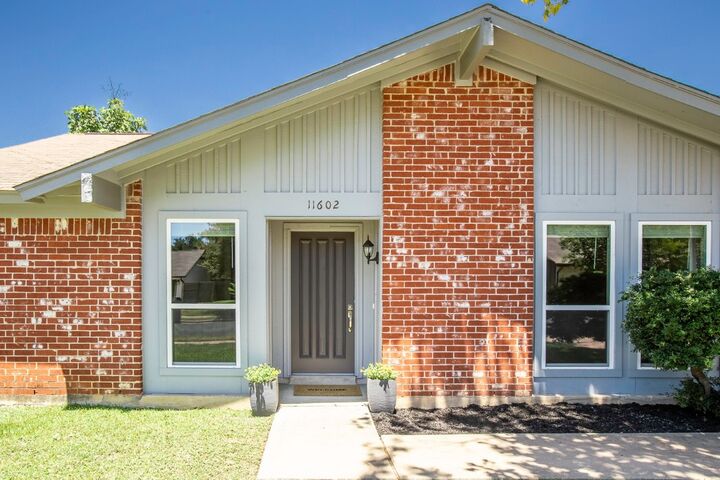 Property Photo: 11602 Elk Park Trail TX 78759