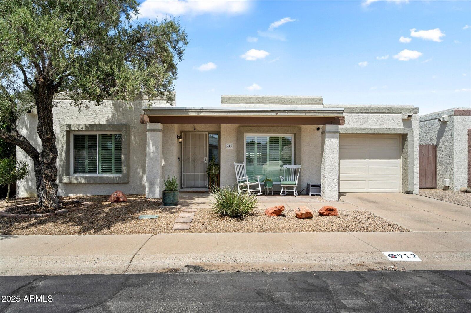 Property Photo:  912 E Michelle Drive  AZ 85022