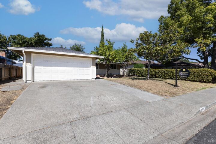 319 Folsom Drive  Vacaville CA 95687 photo