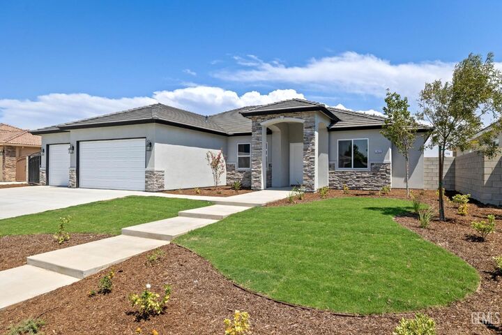Property Photo: 7422 Allenmeir Court CA 93314