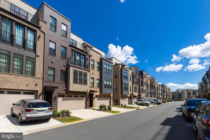 Property Photo:  14371 Beckett Glen Circle  VA 20151 