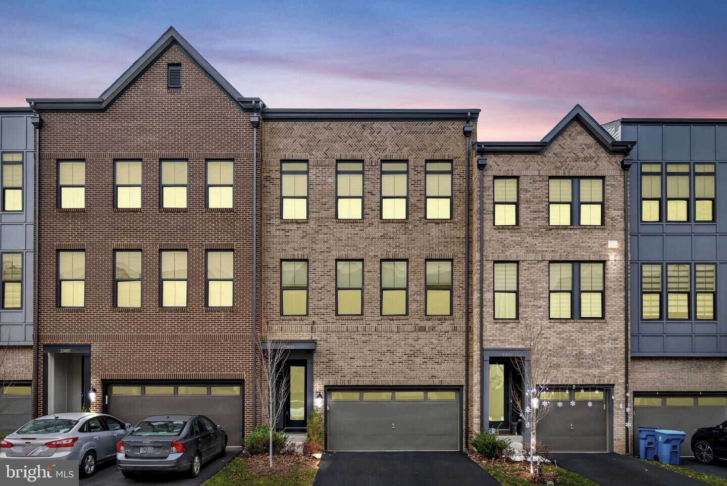Property Photo:  23035 Sullivans Cove Square  VA 20148 