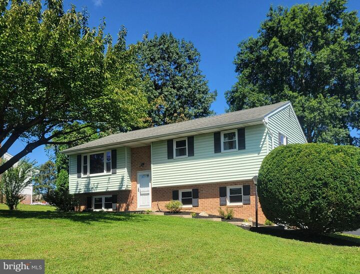 127 W Lexington Road  Lititz PA 17543 photo