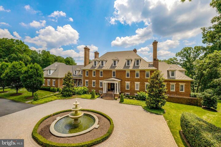 Property Photo: 11100 Kings Cavalier Court VA 22124