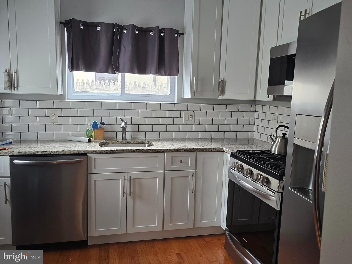 Property Photo:  323 Cross Street  PA 19147 