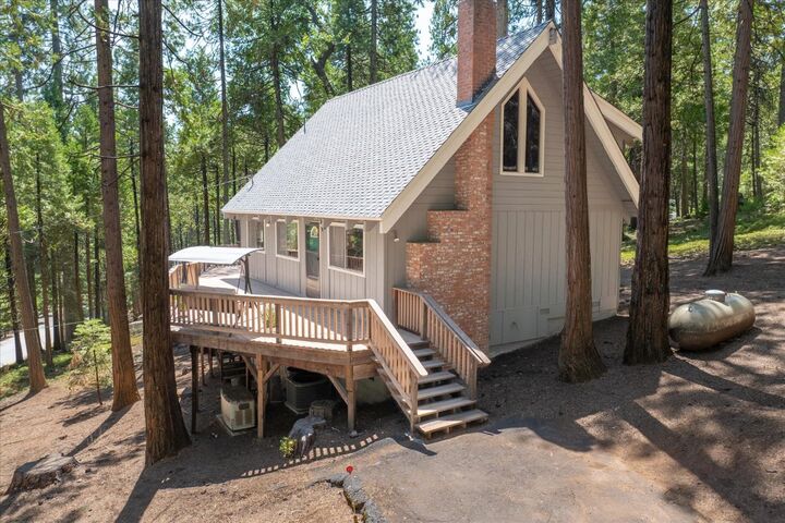 Property Photo: 622 Dean Way CA 95223
