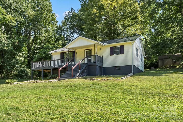 Property Photo: 352 Jakes Branch Road NC 28777
