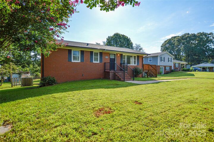 Property Photo: 6124 Avalon Drive NC 28081