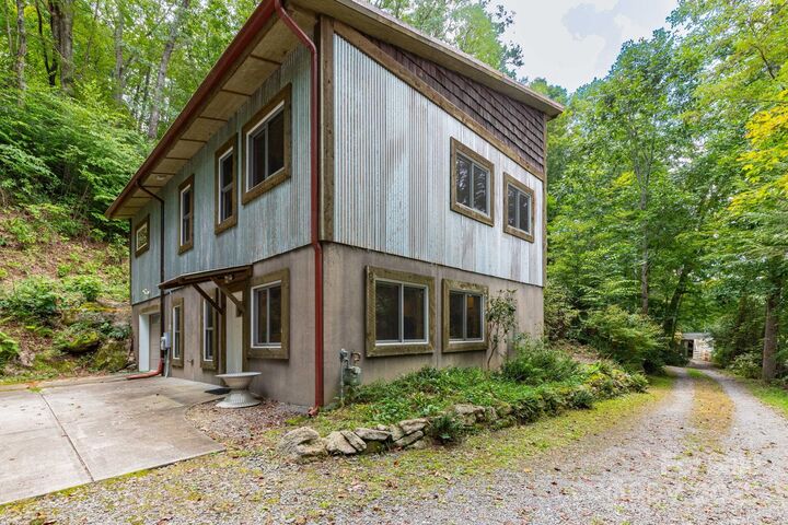 Property Photo:  212 Yates Avenue  NC 28711