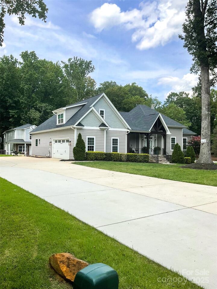Property Photo: 2413 Rocky River Road NC 28213