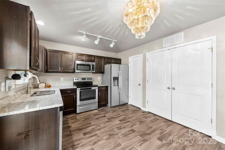 Property Photo:  117 Dutchess Drive  NC 28086 