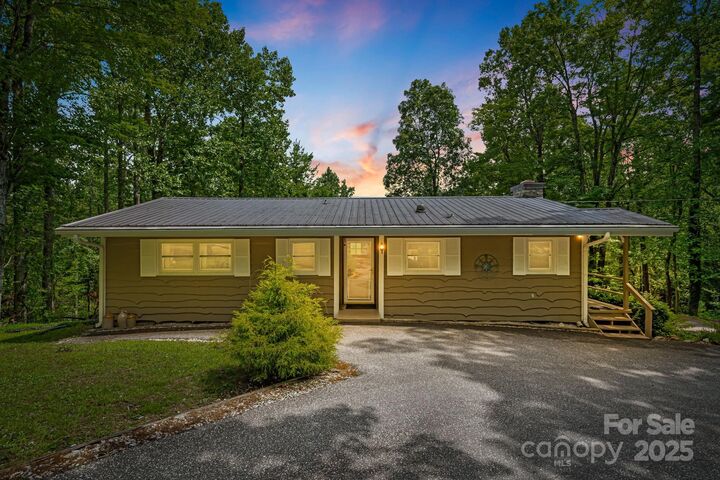 Property Photo:  20 Ridgeview Road  NC 28777 
