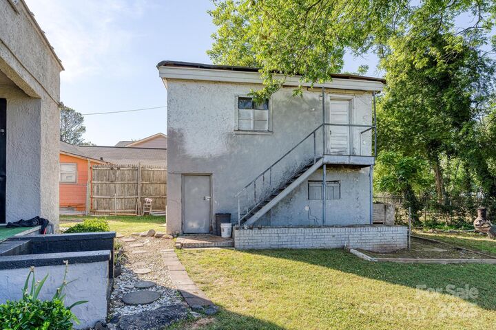 Property Photo: 114 Norwood Drive NC 28208
