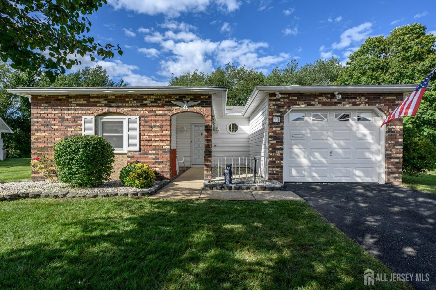 Property Photo:  11 Graham Court  NJ 08724 