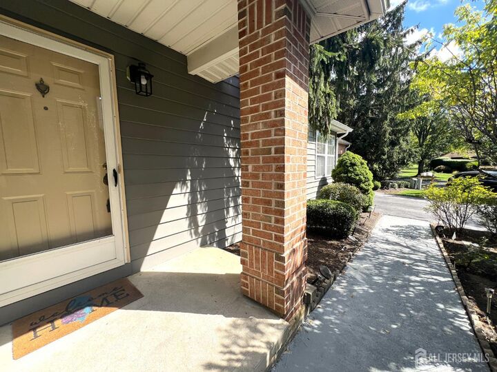 Property Photo:  10 Sawgrass Court  NJ 08831 