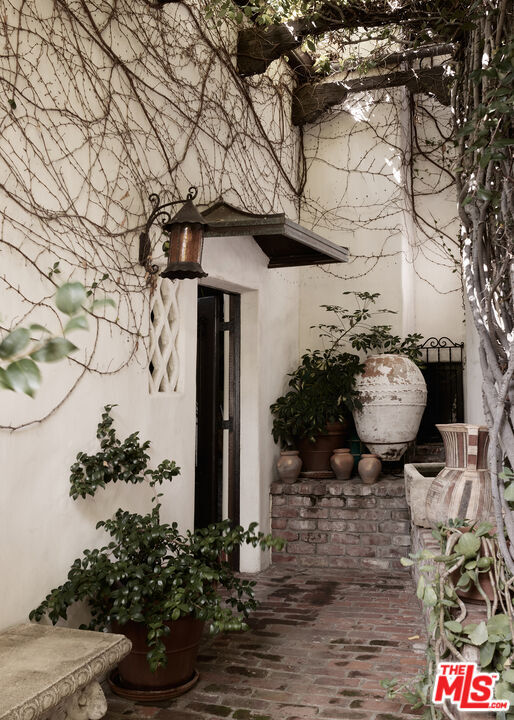 Property Photo:  7902 Fareholm Dr  CA 90046 