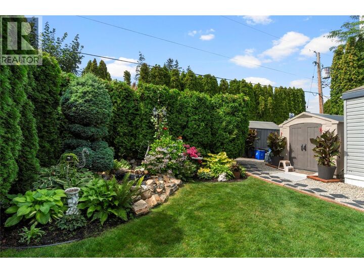 Property Photo: 3350 10th Avenue Northeast 7 BC V1E 1J6