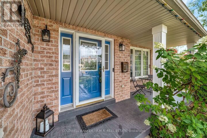 Property Photo: 16 Wood Court ON K9V 6J4