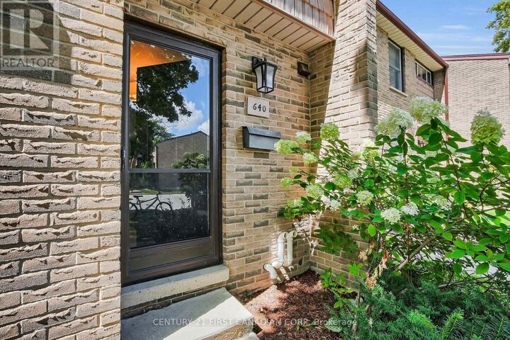 640 Wonderland Road South 57  London South (South N) ON N6K 1L8 photo