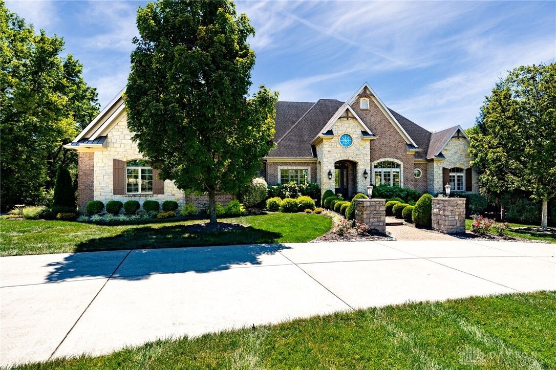 Property Photo: 2185 Tanbark Trail OH 45385