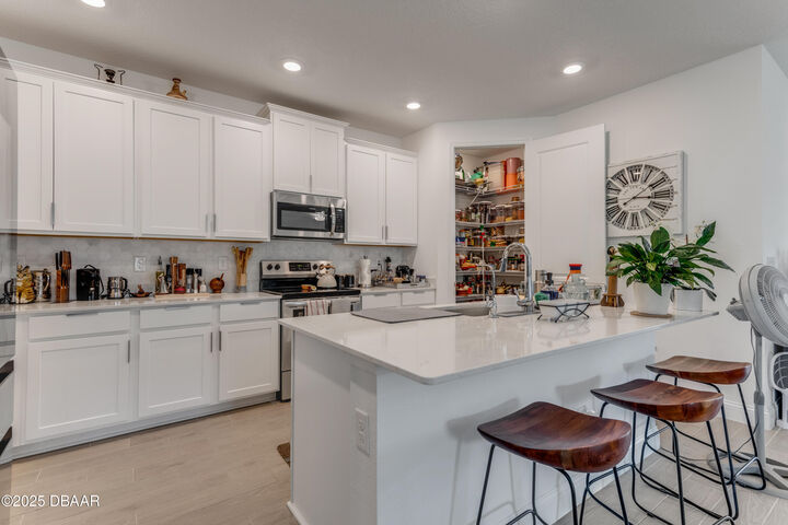 Property Photo: 4144 Acoma Drive FL 32174