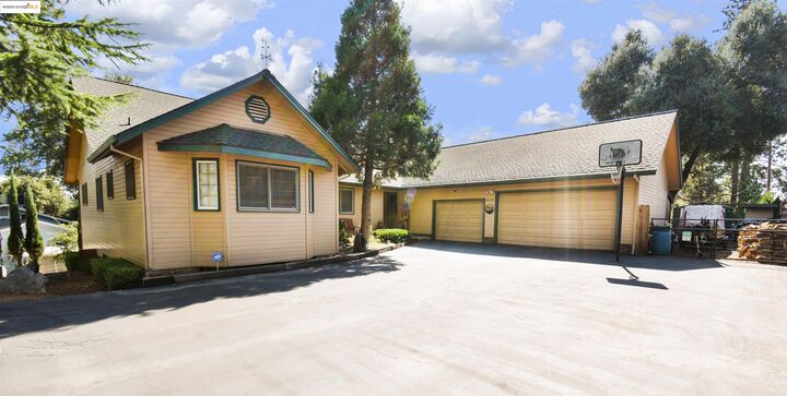20576 Gerber Rd  Tuolumne CA 95379 photo