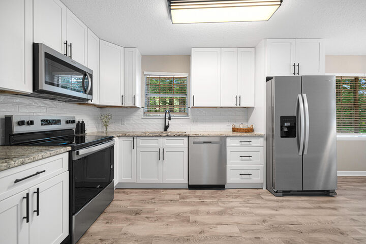 Property Photo: 207 Oglesby Avenue FL 32536