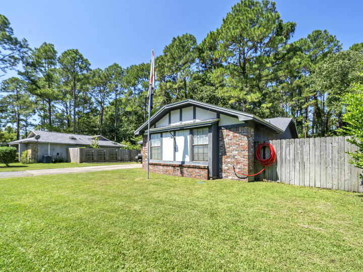 Property Photo: 408 Joellen Lane FL 32547