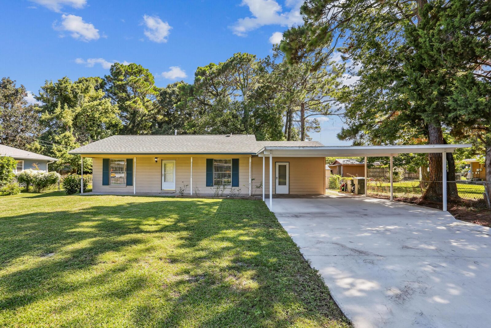 Property Photo: 224 SW Rose Marie Lane FL 32548