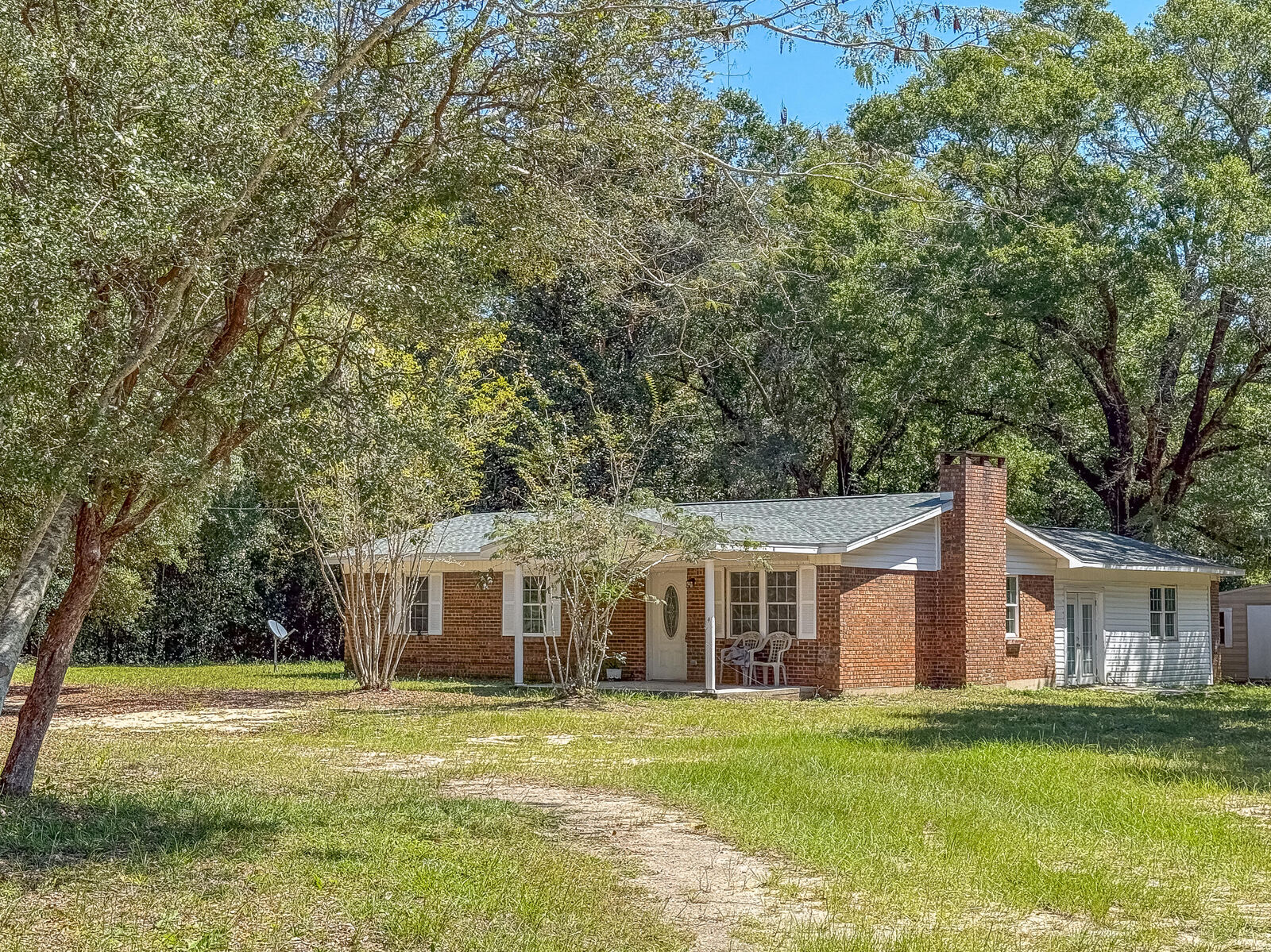 Property Photo: 5703 Old River Road FL 32531