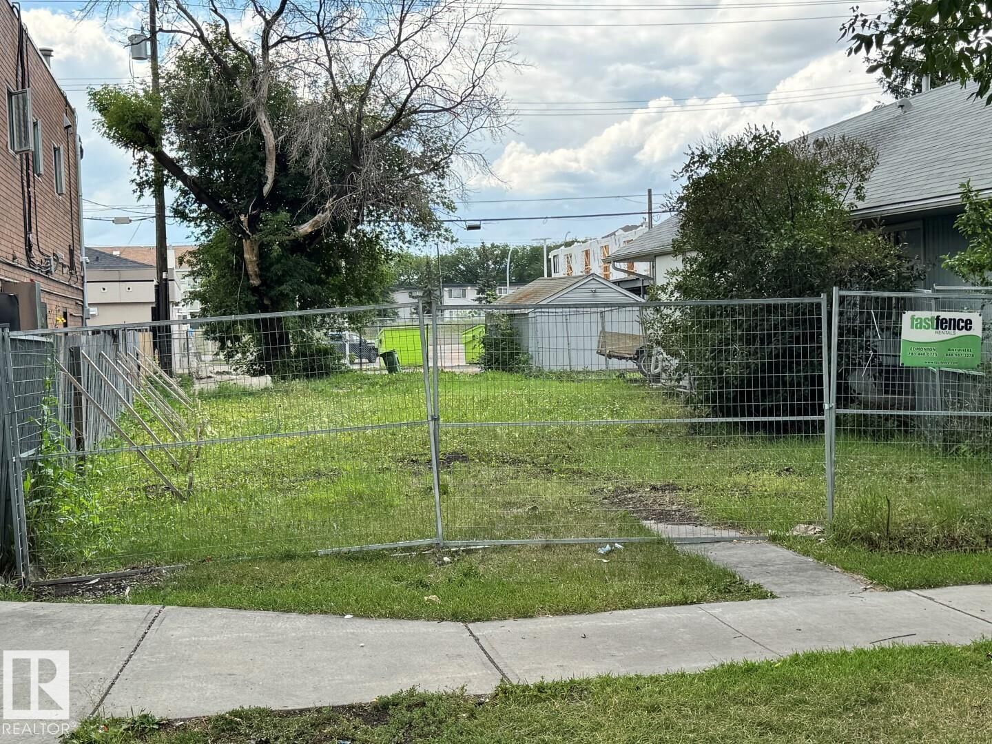 Property Photo:  11816 96 Street NW  AB T5G 1V3 
