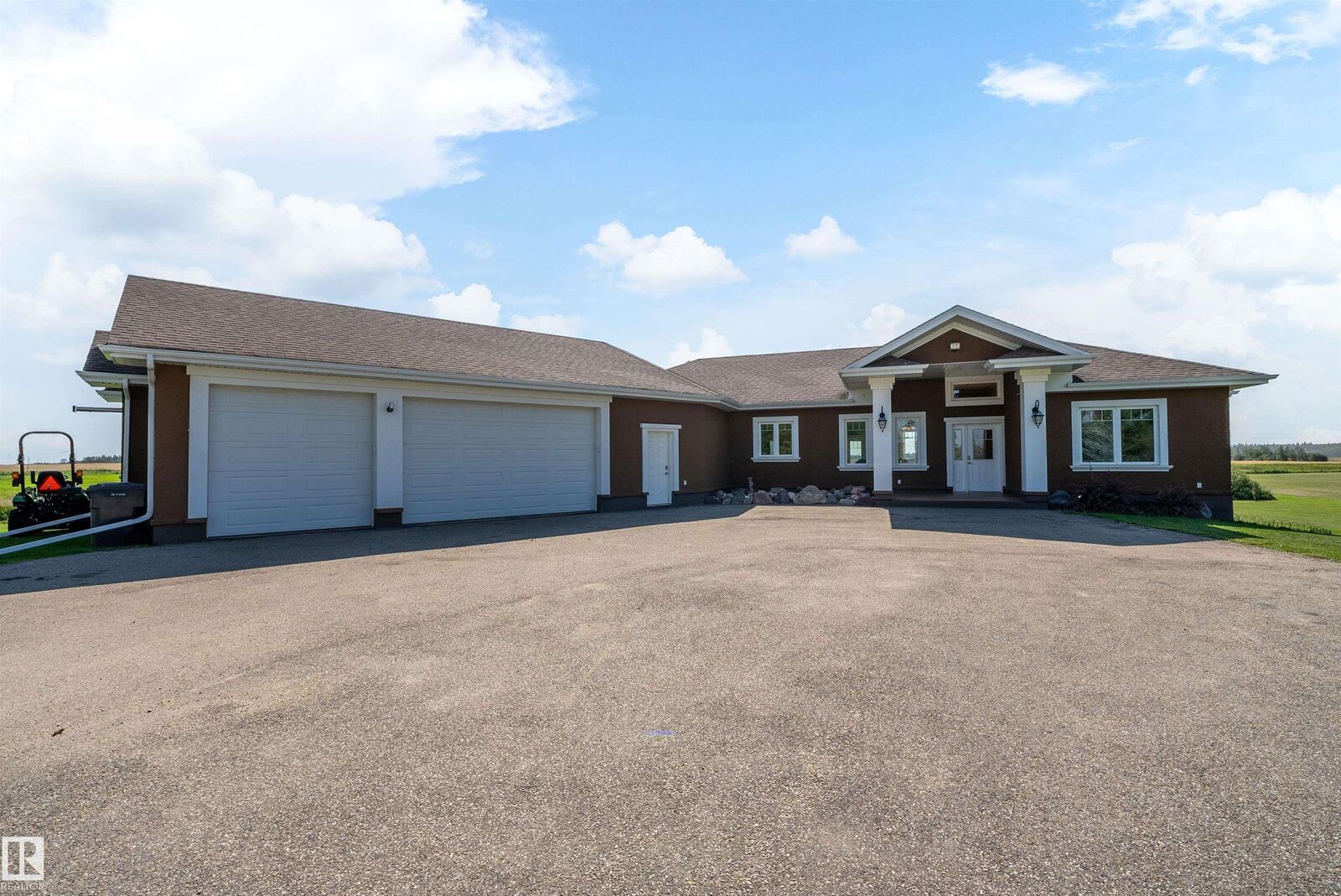 Property Photo:  50011 Rge Road 231 50  AB T0B 3M3 