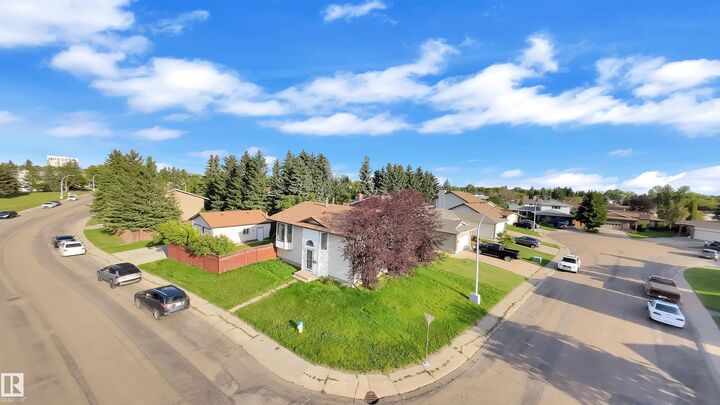 Property Photo: 7853 26 Avenue NW AB T6K 3S7