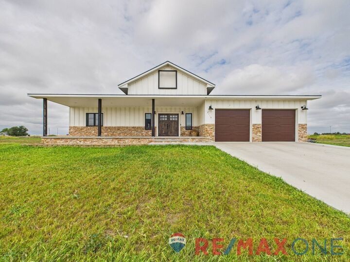 Property Photo:  2115 Idlewild Way  KS 67846 