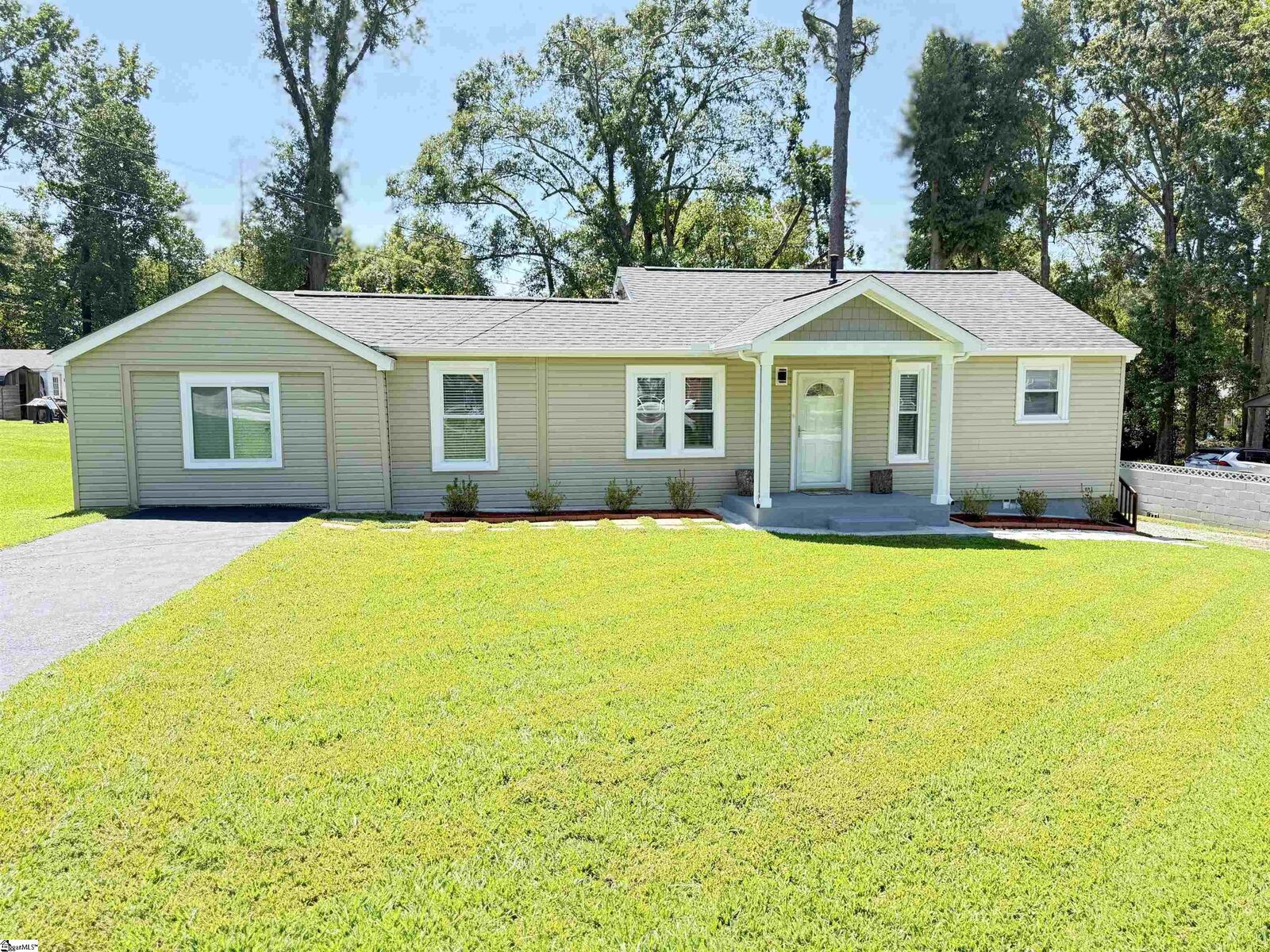 Property Photo:  113 Apex Street  SC 29360