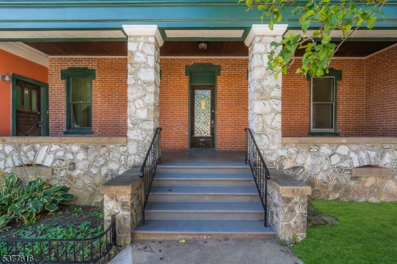 Property Photo:  90 Lewis St  NJ 08865 