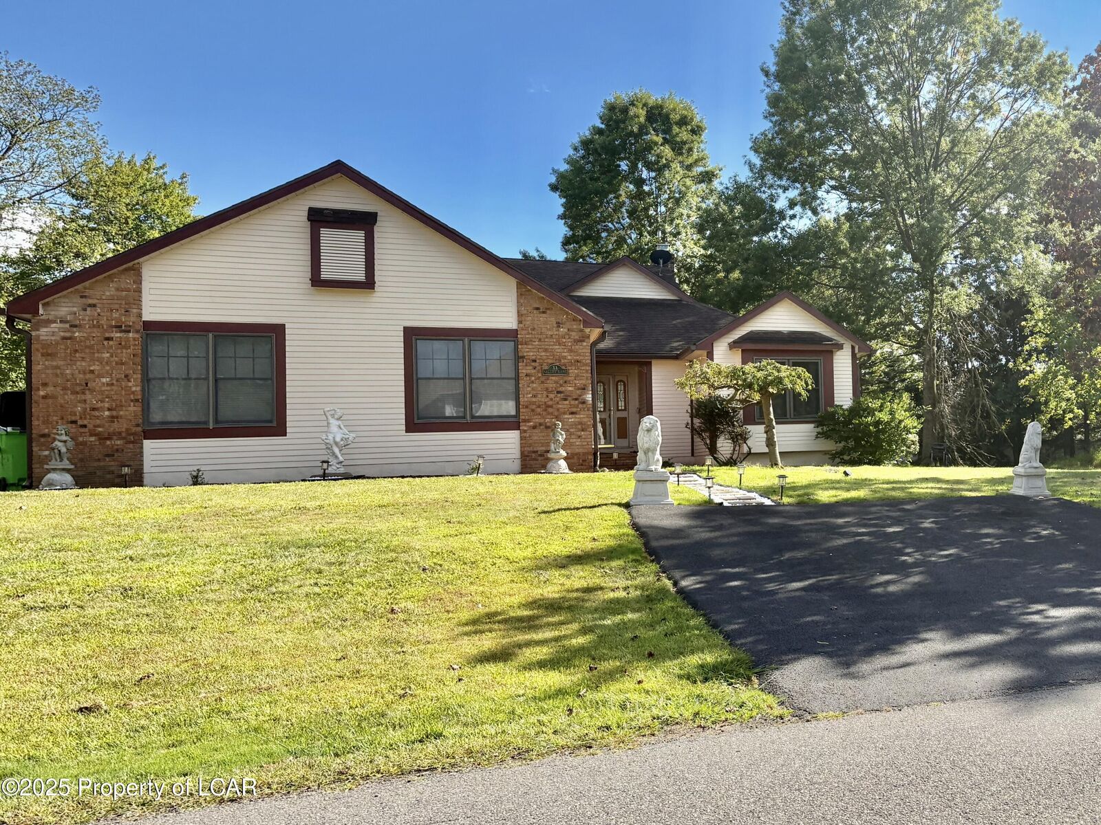 Property Photo:  11 Valley Lane  PA 18222 